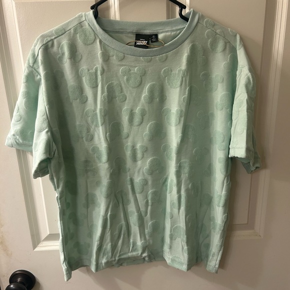 NWT Women’s Disney’s  Mint Green Tee with Mickey Mouse Design Size Large - Picture 1 of 5